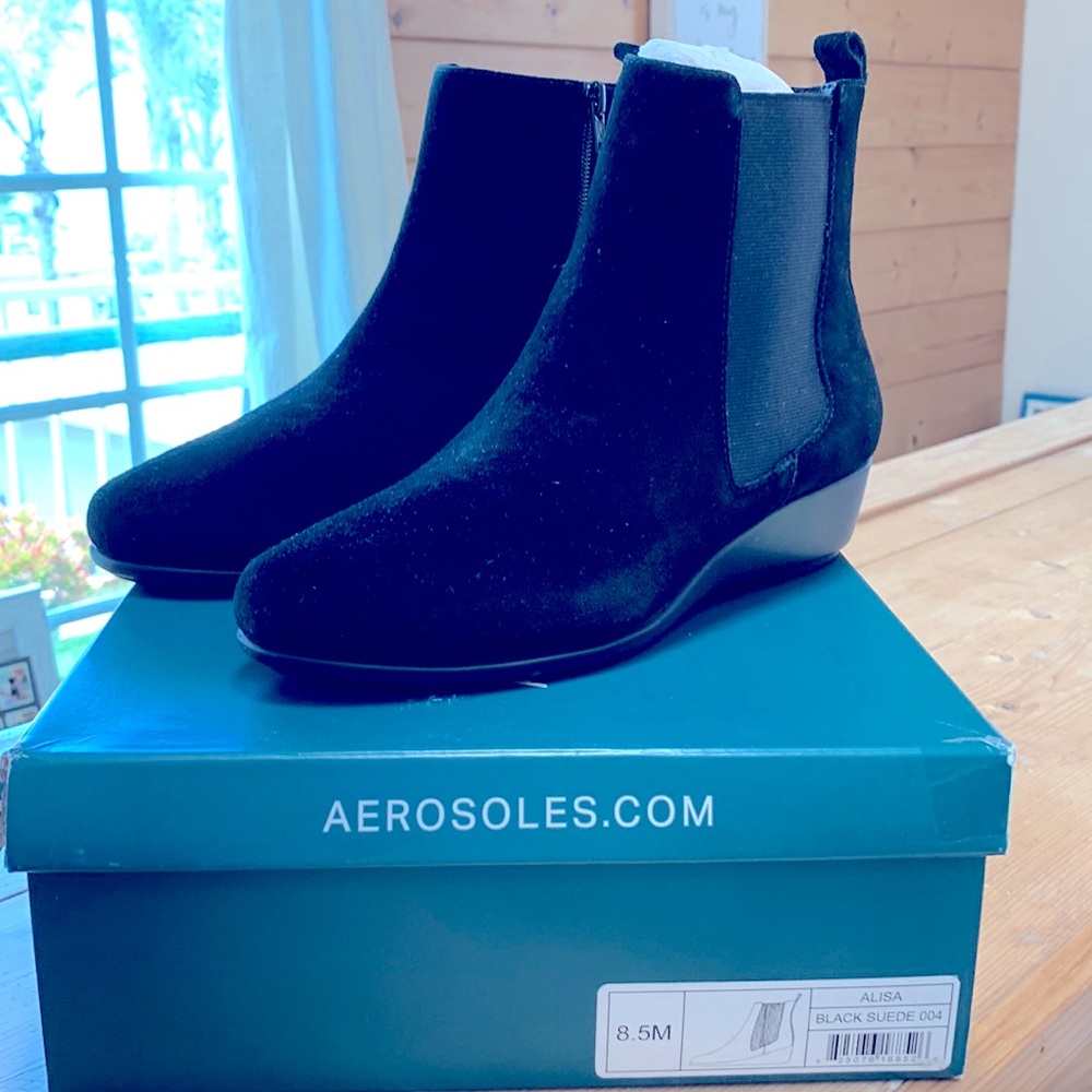 NWT 8.5Med. Aerosoles Alisa Waterproof Suede Boot. 1.5” Wedge. New w/ Box.